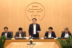 Bí thư Thành ủy Hà Nội Vương Đình Huệ phát biểu tại buổi họp khẩn cấp tối 6/3. (Ảnh: Văn Điệp/TTXVN)