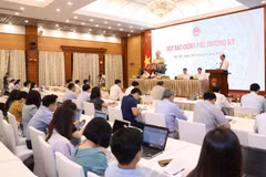 Phó Thống đốc Ngân hàng Nhà nước Việt Nam Nguyễn Thị Hồng trả lời các câu hỏi của phóng viên. (Ảnh: Văn Điệp/TTXVN)