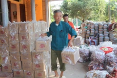 Cá kho Nhân Hậu có giá từ 500.000 đồng đến 1.500.000/niêu. (Ảnh: Nguyễn Chinh/TTXVN)