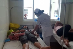 Các bệnh nhân đang được điều trị tại Bệnh viện II Lâm Đồng chiều ngày 20/7. (Ảnh: Chu Quốc Hùng/TTXVN)