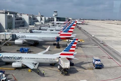 Máy bay của hãng hàng không American Airlines tại sân bay quốc tế Miami, Florida, Mỹ ngày 3/3 vừa qua. (Ảnh: AFP/TTXVN)