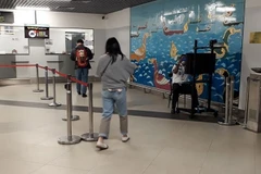 Tất cả yên tĩnh tại sân bay Sihanoukville lúc 20 giờ hôm qua, một sự khác biệt rõ rệt so với những cảnh nhộn nhịp trước khi dịch virus corona mới bùng phát. (Nguồn: Khmer Times)