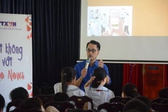 Chương trình “Nói không với Fake News” được tổ chức thông qua buổi chia sẻ tại trường học và thực hiện theo module các buổi ngoại khóa đào tạo kỹ năng cho học sinh. (Ảnh: Thanh niên TTXVN)