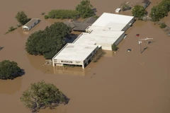 Cảnh ngập lụt sau bão Harvey tại bang Texas ngày 31/8. (Nguồn: EPA/TTXVN)