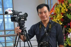 Phóng viên Đinh Hữu Dư.