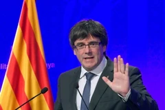 Thủ hiến Catalonia Carles Puigdemont phát biểu trong cuộc họp báo tại Barcelona, Tây Ban Nha ngày 2/10. (Nguồn: AFP/TTXVN)