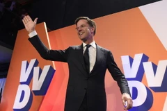 Thủ tướng Mark Rutte vui mừng sau khi kết quả bầu cử Quốc hội được công bố tại The Hague ngày 15/3. (Nguồn: AFP/TTXVN) 