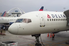  Máy bay của Hãng hàng không Delta Airlines tại sân bay quốc tế Los Angeles ngày 4/5. (Nguồn: AFP/TTXVN)