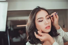 Bộ trang điểm nhỏ gọn mà bạn gái nào cũng nên có trong túi