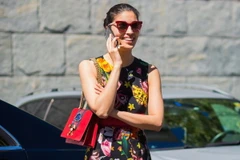 Họa tiết hoa lãng mạn và bay bổng "gây bão" trong mùa Cruise 2017