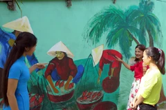 Ghé thăm làng tranh bích họa giữa lòng Thủ đô