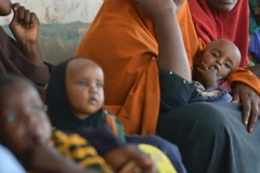 Người dân Somalia tại một trại tị nạn ở thị trấn Baidoa. (Nguồn: AFP/TTXVN) 