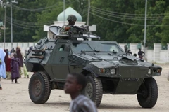 Binh sỹ Nigeria tuần tra tại Maiduguri, đông bắc Nigeria ngày 8/8. (Nguồn: AFP/TTXVN) 
