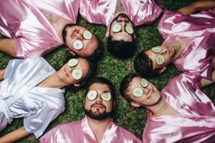 Bật cười với bộ ảnh cưới "nam phù dâu" không đụng hàng ai