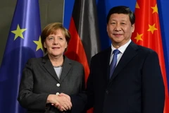 Chủ tịch Trung Quốc Tập Cận Bình và Thủ tướng Đức Angela Merkel (trái). (Nguồn: AFP/TTXVN)