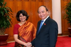 Thủ tướng Nguyễn Xuân Phúc tiếp bà Pratibha Mehta, Điều phối viên Thường trú Liên hợp quốc, kiêm Trưởng Đại diện UNDP đến chào từ biệt. (Ảnh: Thống Nhất/TTXVN)