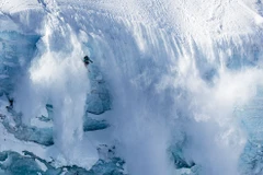 Vận động viên Josh Daiek trượt tuyết ở Pemberton, British Columbia. (Nguồn: NatGeo)