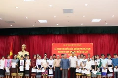 Quang cảnh lễ trao học bổng. (Ảnh: Phạm Kiên/Vietnam+) 