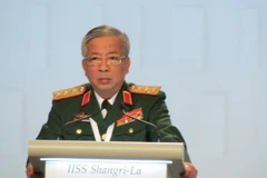 Thứ trưởng Bộ quốc phòng Nguyễn Chí Vịnh phát biểu tại phiên họp toàn thể thứ tư. (Ảnh: Việt Dũng/TTXVN) 