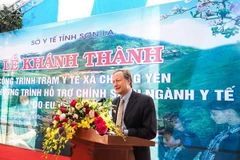 Đại sứ, Trưởng Phái đoàn Liên minh châu Âu tại Việt Nam Bruno Angelet phát biểu tại lễ khánh thành công trình trạm y tế xã Chiềng Yên, Sơn La. (Ảnh: Hồng Điệp/Vietnam+) 