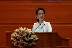 Cố vấn nhà nước - Ngoại trưởng Myanmar Aung San Suu Kyi phát biểu khai mạc hội nghị. (Nguồn: AFP/TTXVN) 