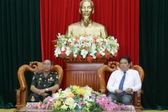 Phó Trưởng ban Thường trực Ban Chỉ đạo Tây Nam Bộ Sơn Minh Thắng tiếp Đại tướng Điêng Sa Run, Phó Tham mưu trưởng Liên quân-Quân đội Hoàng gia Campuchia. (Ảnh: Ngọc Thiện/TTXVN) 