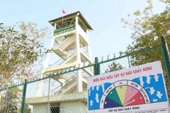 Biển báo hiệu cấp dự báo cháy rừng của Hạt Kiểm lâm Vườn Quốc gia Phú Quốc đã chuyển sang mức dự báo cấp 5 - cấp cực kỳ nguy hiểm. (Ảnh: Nhu Giang/Vietnam+).