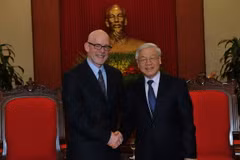 Tổng Bí thư Nguyễn Phú Trọng tiếp Chủ tịch Đảng Cộng sản Mỹ John Bachtell. (Ảnh: Trọng Đức/TTXVN)