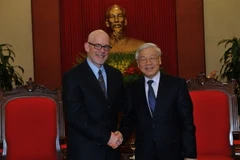 Tổng Bí thư Nguyễn Phú Trọng tiếp Chủ tịch Đảng Cộng sản Mỹ John Bachtell. (Ảnh: Trọng Đức/TTXVN)