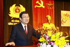  Chủ tịch nước Trương Tấn Sang phát biểu chúc Tết cán bộ chiến sĩ Tổng cục 5. (Ảnh: Doãn Tấn/TTXVN) 