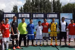 Đại diện một số đội bóng tham gia giải Cup Người Việt UK 2016. (Ảnh: Hạnh Nguyên/Vietnam+) 
