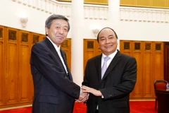 Phó Thủ tướng Nguyễn Xuân Phúc tiếp ông Hayashi Motoo, Bộ trưởng Bộ Kinh tế, Thương mại và Công nghiệp Nhật Bản.(Ảnh: An Đăng/TTXVN) 