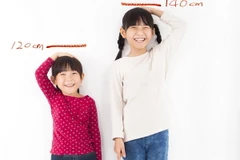 Lớp thể dục với bài tập liên hoàn phát triển chiều cao cho trẻ