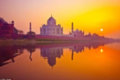 Mặt trời lặn trên Đại kim tự tháp Giza ở Cairo, Ai Cập.