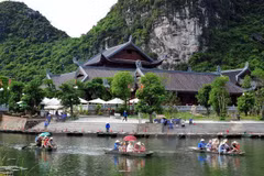 Quần thể danh thắng Tràng An là một trong những địa điểm bấm máy của đoàn làm phim. (Ảnh: Thanh Hà/TTXVN)