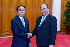 Thủ tướng Nguyễn Xuân Phúc tiếp ông Bounthong Chitmany, Ủy viên Bộ Chính trị, Tổng Thanh tra Chính phủ Lào. (Ảnh: Thống Nhất/TTXVN) 