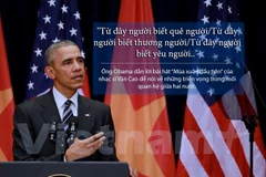 Tổng thống Hoa Kỳ Barack Obama trích dẫn câu hát trong bài Mùa Xuân đầu tiên của Văn Cao trong buổi nói chuyện tại Trung tâm Hội nghị Quốc gia ngày 24/5. (Ảnh: Minh Sơn-Thanh Trà/Vietnam+) 