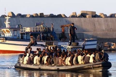 Nhập cư trái phép vào Italy. (Nguồn: Guardian)