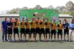 Đội bóng Học viện Công nghệ Bưu chính Viễn thông tại TP.HCM giành ngôi vô địch. (Ảnh: Vũ Tiến Lực/Vietnam+)