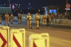 Binh sỹ Thổ Nhĩ Kỳ kiểm soát nhiều đường phố ở Ankara. (Ảnh:Reuters)