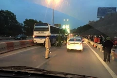 Tai nạn nghiêm trọng trên cầu Bãi Cháy, hai người thương vong