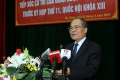 Chủ tịch Quốc hội Nguyễn Sinh Hùng phát biểu ý kiến tại Hội nghị tiếp xúc cử tri. (Ảnh: Nhan Sáng/TTXVN)