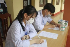 Phòng chống dịch tại trường THPT Nguyễn Huệ, thành phố Tam Điệp, tỉnh Ninh Bình. (Ảnh: Thùy Dung/TTXVN)