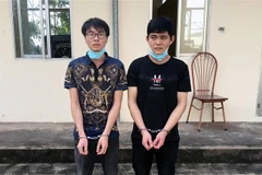 Hai đối tượng nhập cảnh người Trung Quốc. (Ảnh: TTXVN phát)