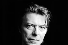 "Cây đại thụ" làng nhạc thế giới David Bowie trước khi qua đời không lâu vẫn kịp tung ra những sản phẩm âm nhạc khiến người hâm mộ phải ngả mũ.