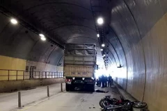 Hiện trường vụ tai nạn trong hầm đường bộ Phước Tượng. (Ảnh: Quốc Việt/Vietnam+)