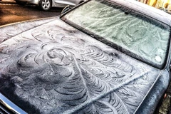 'Bóng ma' trong suốt của một chiếc Jeep. (Nguồn: boredpanda.com)