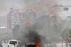 Hiện trường vụ nổ bom xe tại Afghanistan. (Nguồn: AP)