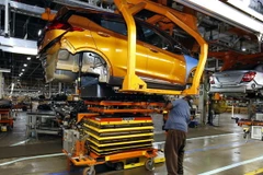 Lắp ráp ôtô điện Chevrolet Bolt EV tại Orion Township, bang Michigan ngày 4/11. (Nguồn: AP/TTXVN)
