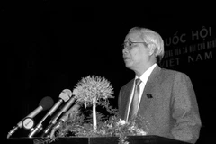 Đồng chí Võ Văn Kiệt phát biểu trước Quốc hội sau khi được bầu làm Thủ tướng Chính phủ ngày 23/9/1992 tại kỳ họp thứ nhất Quốc hội khóa IX . (Ảnh: Xuân Tuân/TTXVN)